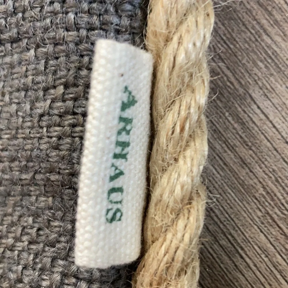 𝅺ARNAUS embroidered gray / beige pillowcase . Made in India .